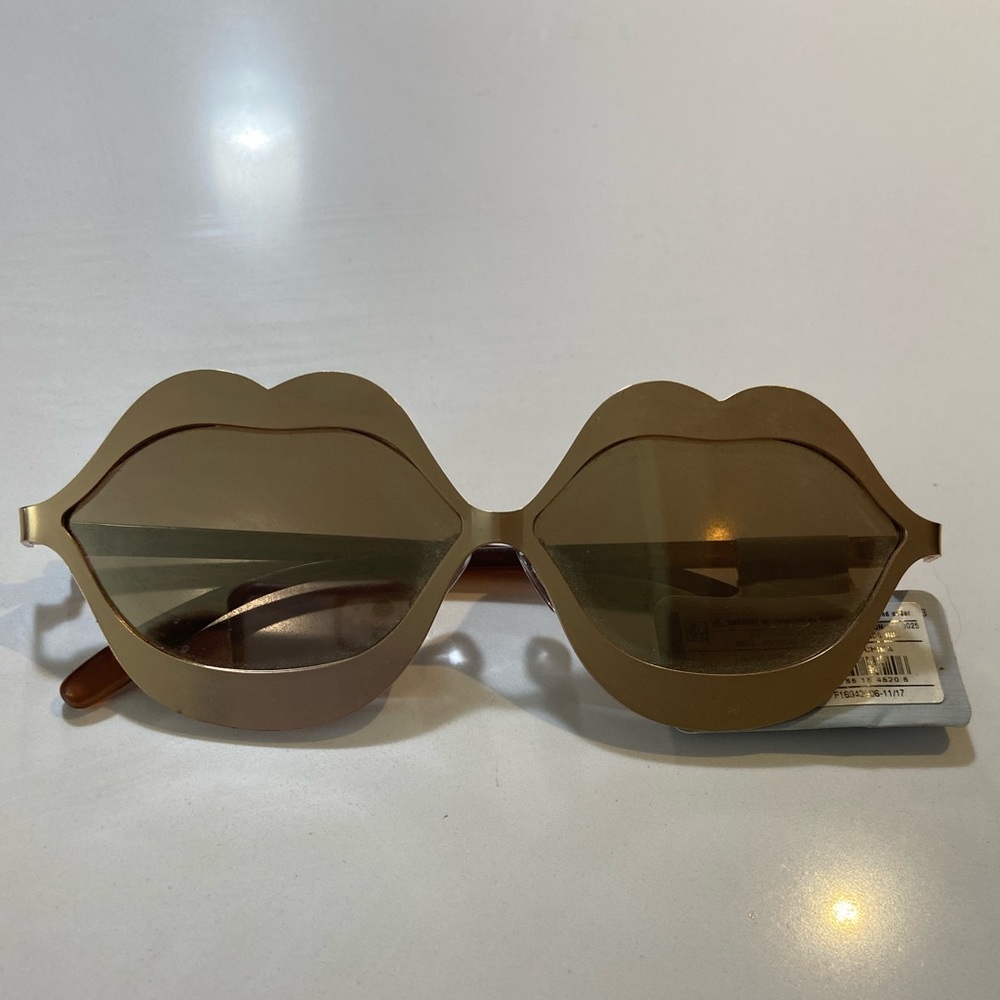 Lip Frame Sunglasses